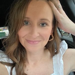 Meet your Posher, Maura